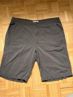 Calvin Klein Men's Grey Pinstripe Cotton Shorts -‎ Size 38